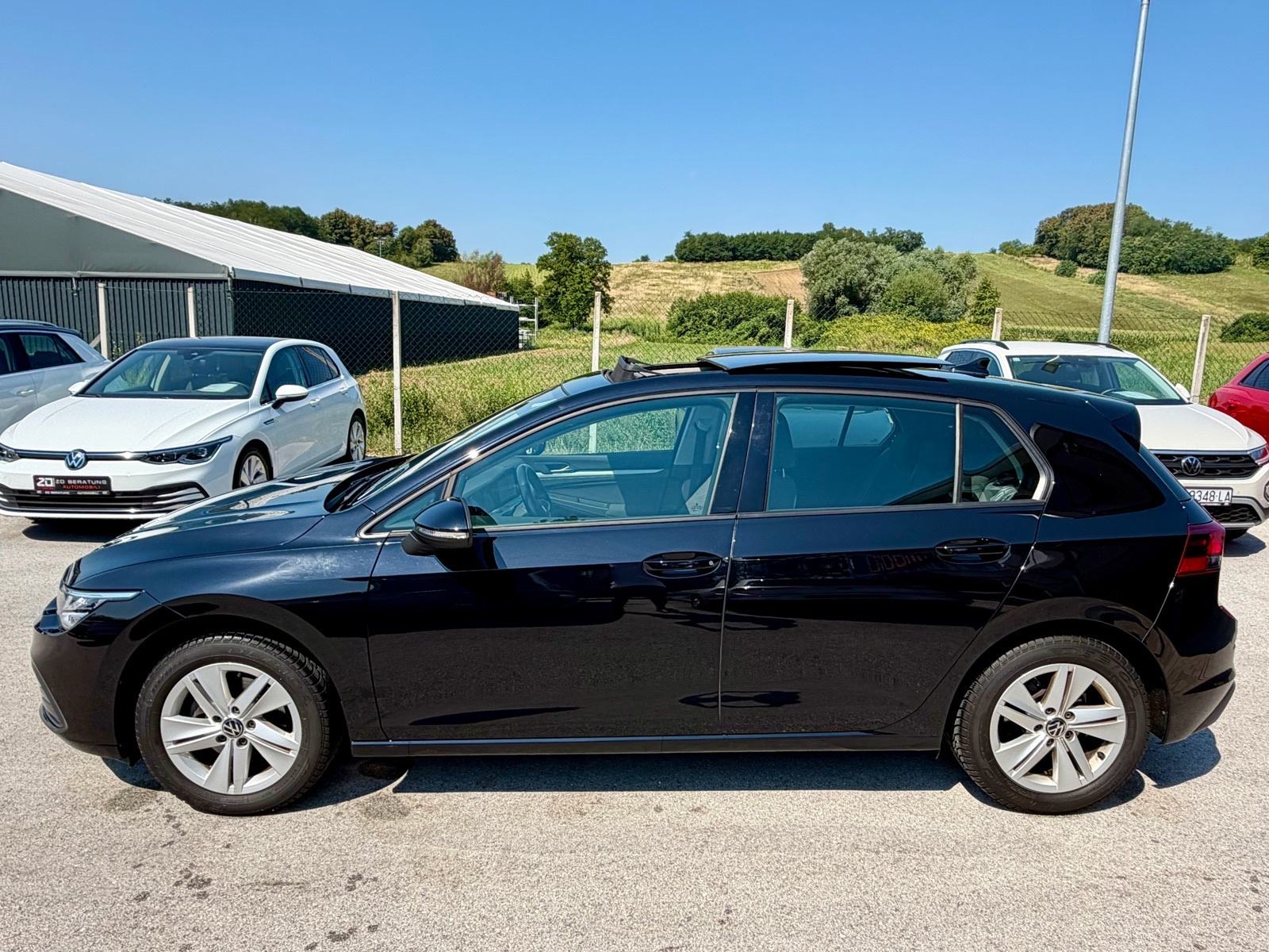 VW Golf 8 1,5 TSI Life Panorama Navi Grij. volana ACC Keyless Servisna, fotografija 7