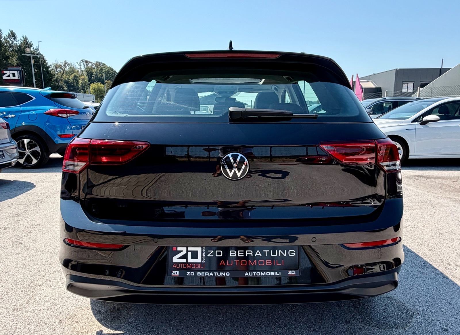 VW Golf 8 1,5 TSI Life Panorama Navi Grij. volana ACC Keyless Servisna, fotografija 8