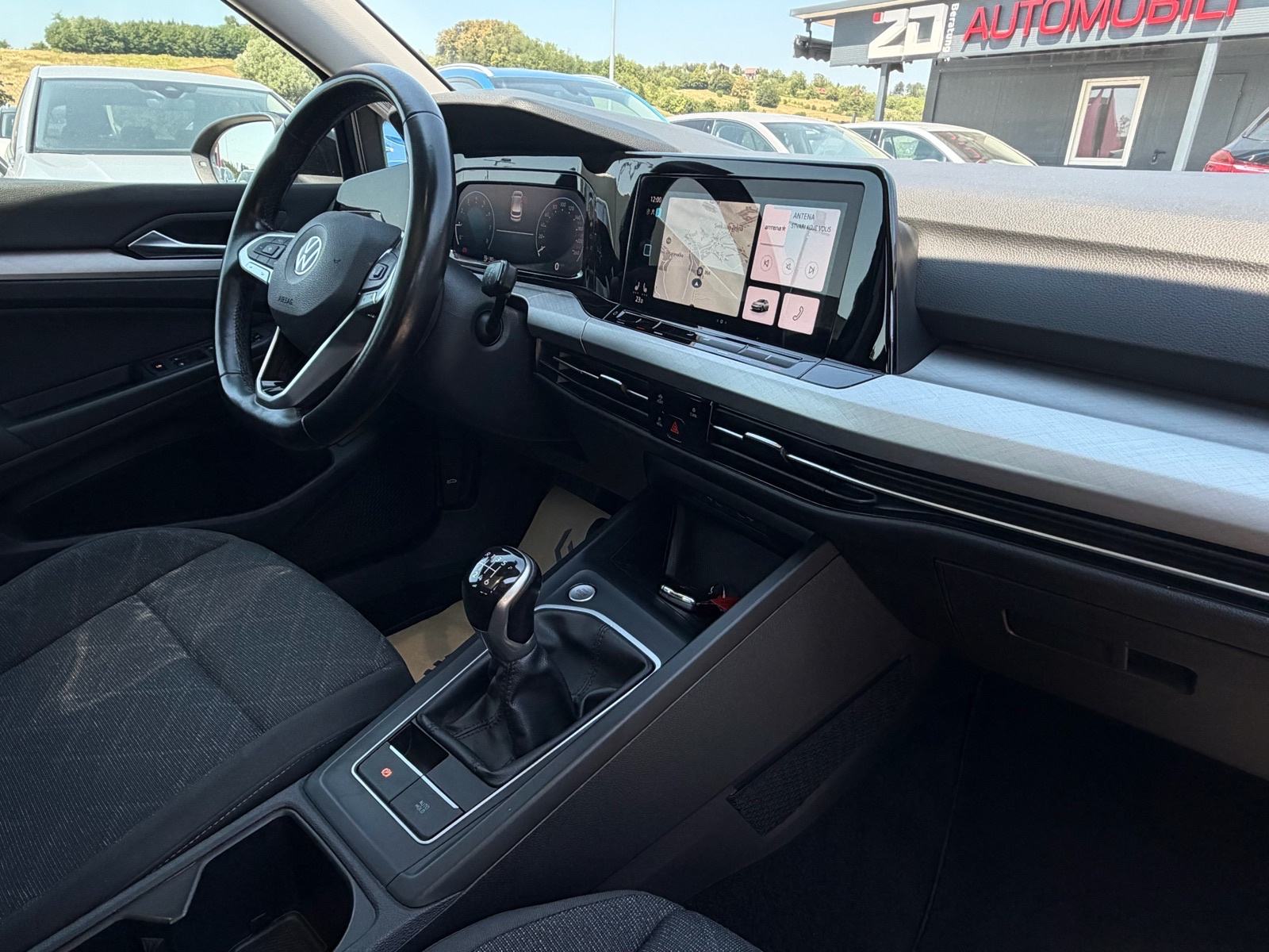 VW Golf 8 1,5 TSI Life Panorama Navi Grij. volana ACC Keyless Servisna, fotografija 19