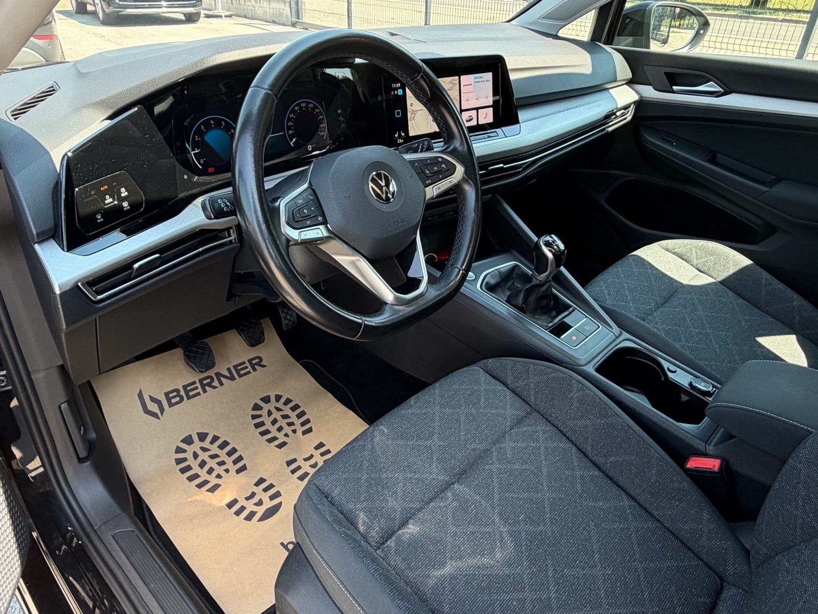 VW Golf 8 1,5 TSI Life Panorama Navi Grij. volana ACC Keyless Servisna, fotografija 11