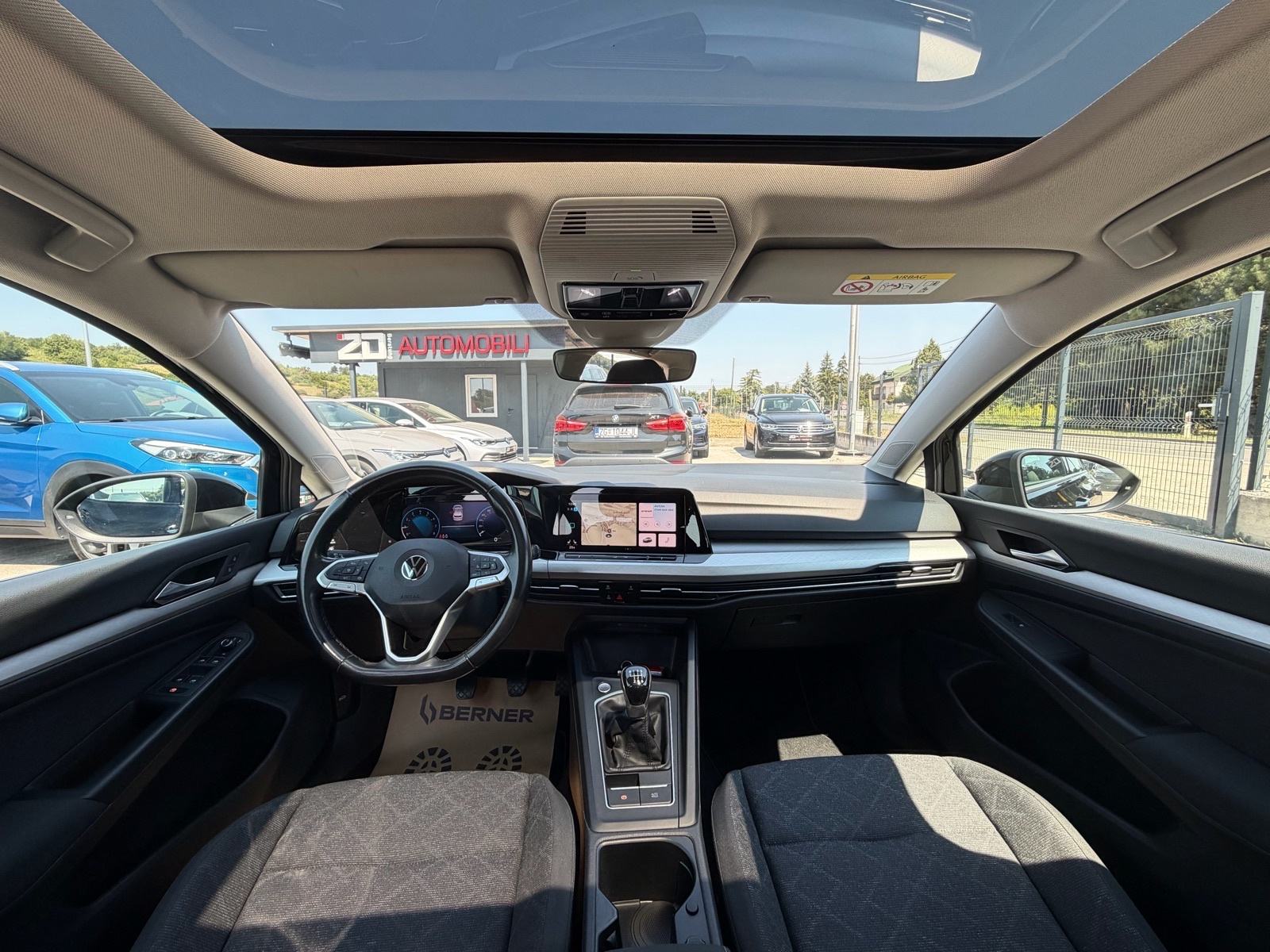 VW Golf 8 1,5 TSI Life Panorama Navi Grij. volana ACC Keyless Servisna, fotografija 18