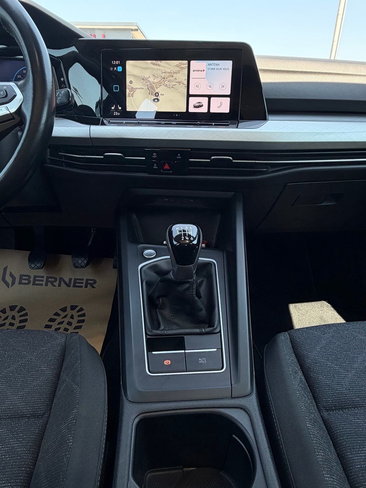 VW Golf 8 1,5 TSI Life Panorama Navi Grij. volana ACC Keyless Servisna, fotografija 20