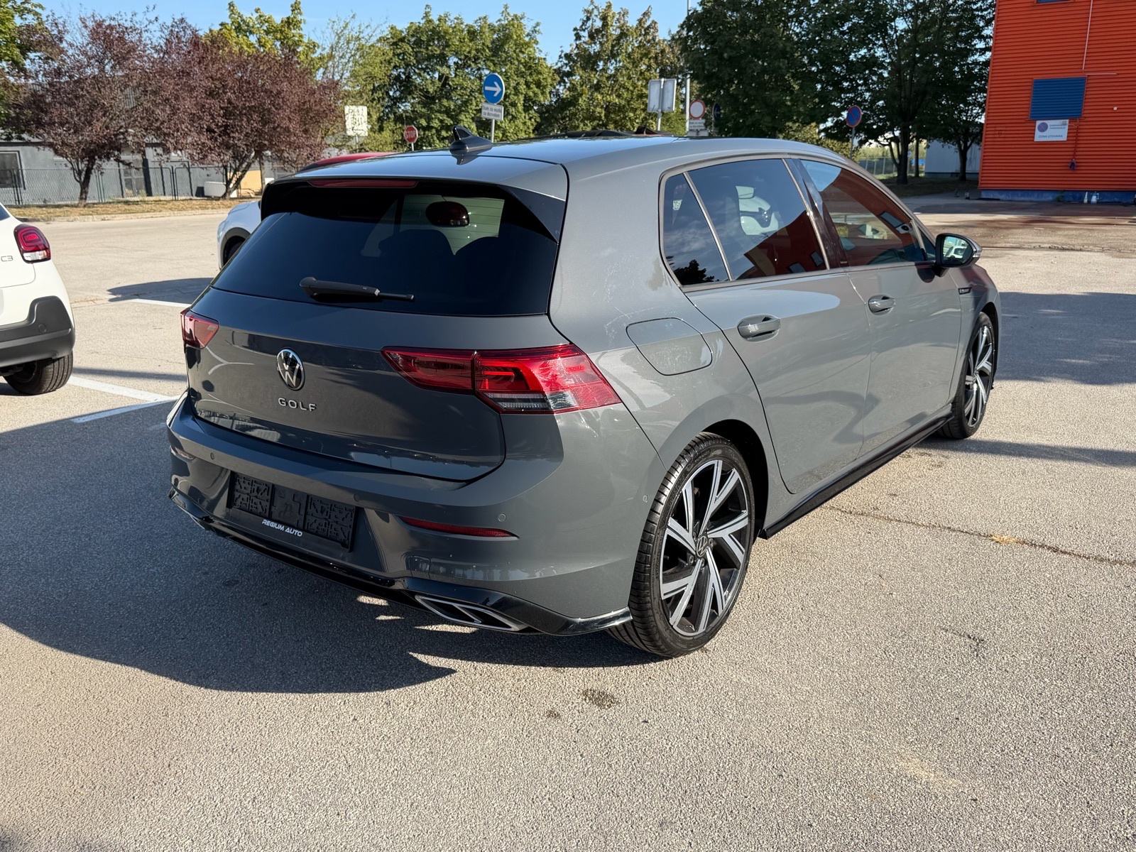 ***VW GOLF 8 1,5 TSI R LINE*** HARMAN & K, 3X R LINE, KAMERA, u PDV-u, fotografija 6