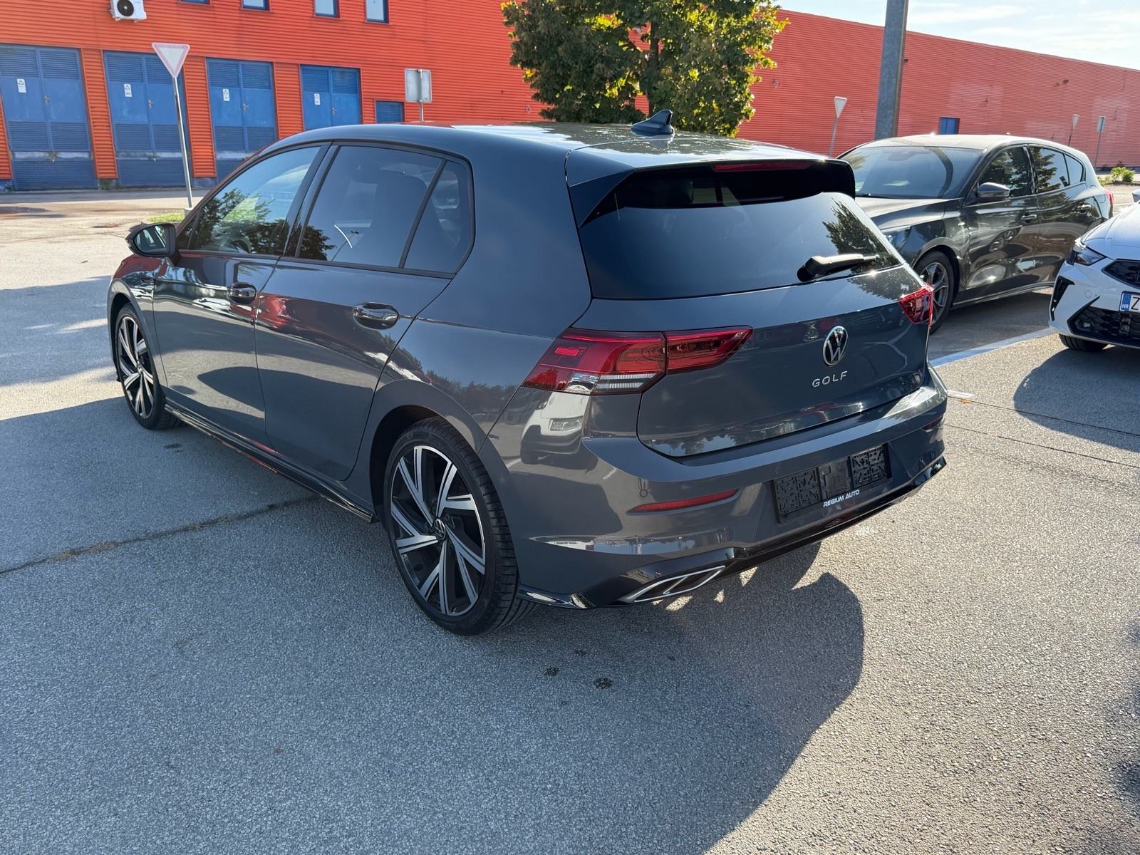 ***VW GOLF 8 1,5 TSI R LINE*** HARMAN & K, 3X R LINE, KAMERA, u PDV-u, fotografija 4