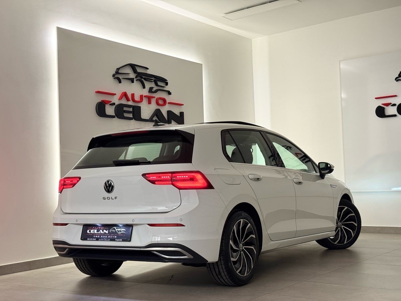 VW Golf 8 1St Edition⭐️Jamstvo⭐️IQ LIGHT_Panorama~Alu17~Nav.~Ambient, fotografija 15
