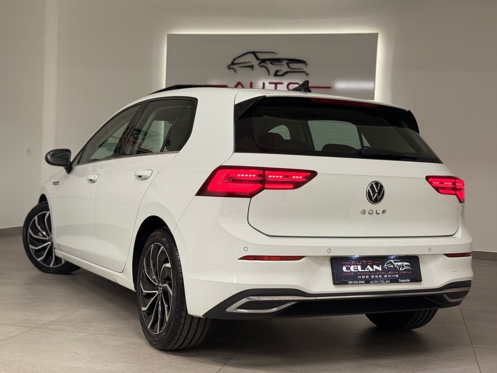 VW Golf 8 1St Edition⭐️Jamstvo⭐️IQ LIGHT_Panorama~Alu17~Nav.~Ambient, fotografija 13