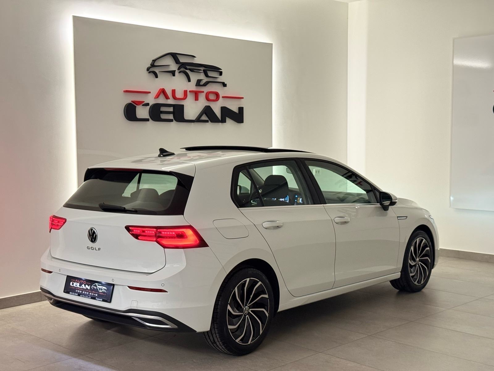 VW Golf 8 1St Edition⭐️Jamstvo⭐️IQ LIGHT_Panorama~Alu17~Nav.~Ambient, fotografija 14