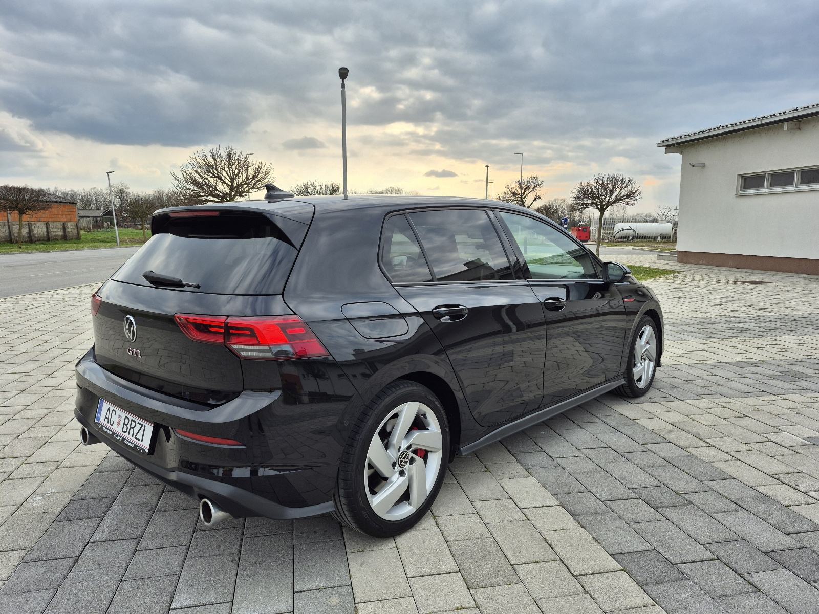 VW Golf 8 2,0 GTI 245ks,DSG,senzori360,Keyless,kamera,mrtvi kut, fotografija 8