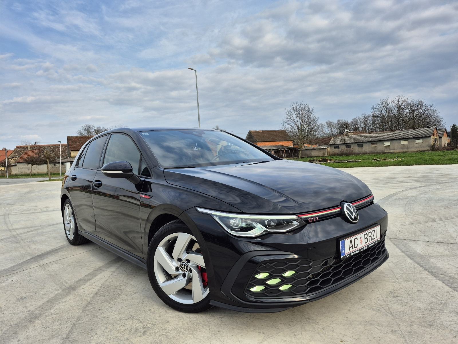 VW Golf 8 2,0 GTI 245ks,DSG,senzori360,Keyless,kamera,mrtvi kut, fotografija 2