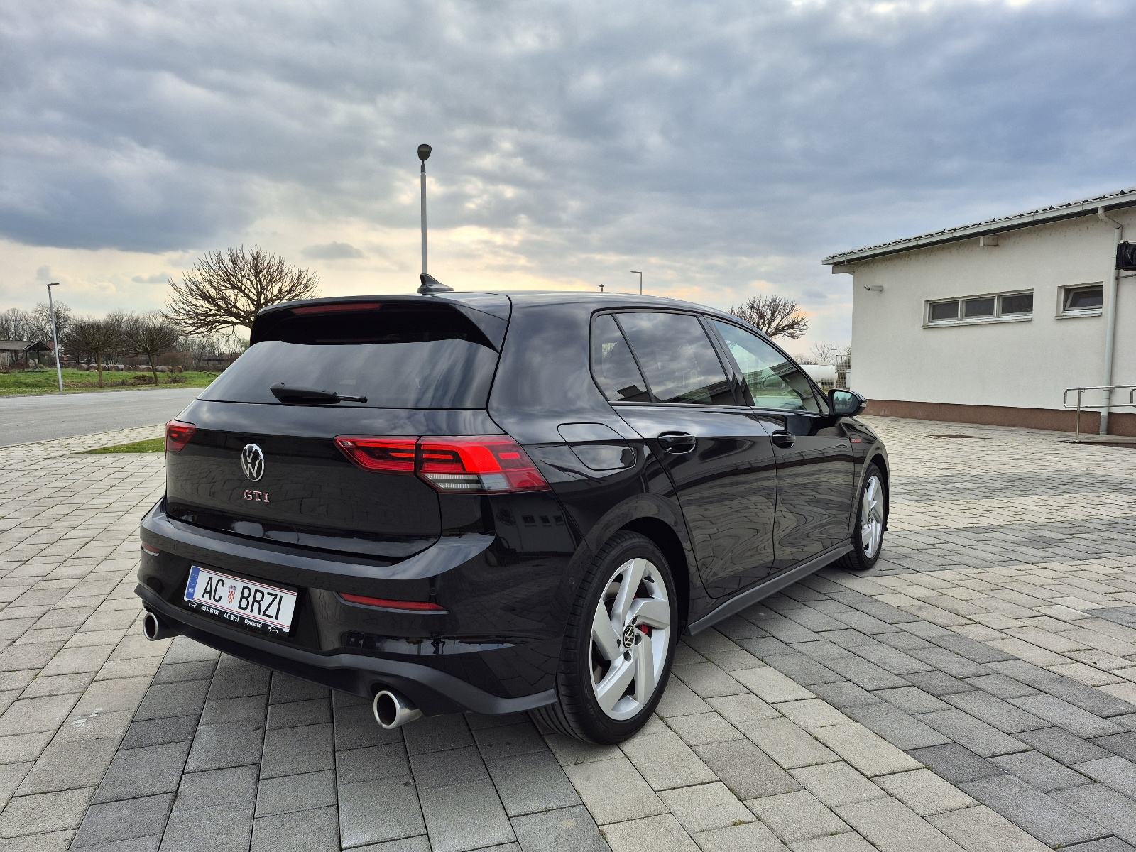 VW Golf 8 2,0 GTI 245ks,DSG,senzori360,Keyless,kamera,mrtvi kut, fotografija 7