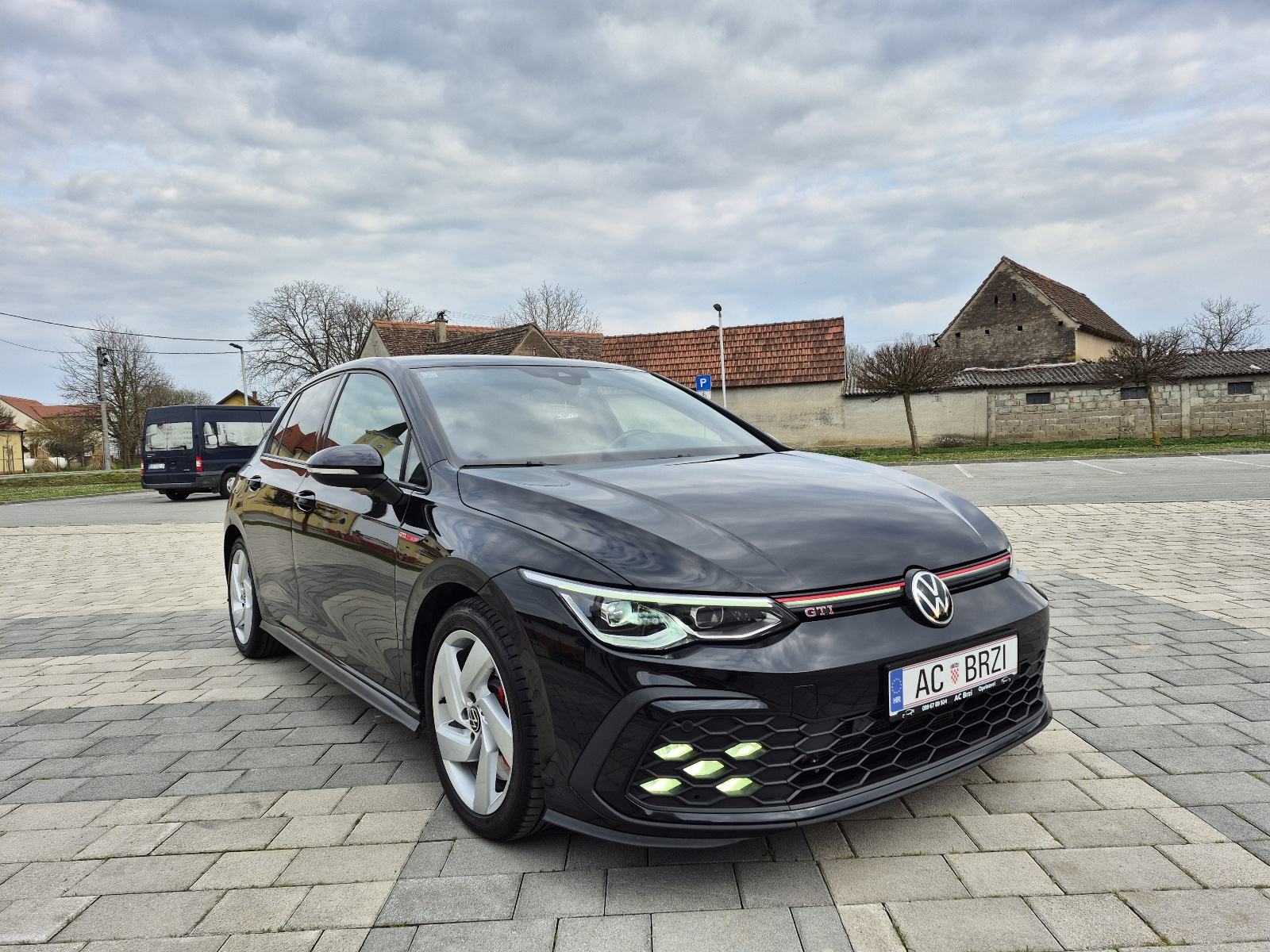 VW Golf 8 2,0 GTI 245ks,DSG,senzori360,Keyless,kamera,mrtvi kut, fotografija 11