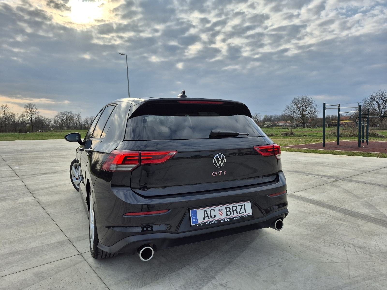 VW Golf 8 2,0 GTI 245ks,DSG,senzori360,Keyless,kamera,mrtvi kut, fotografija 14