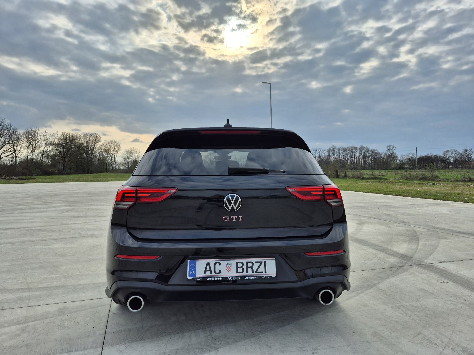 VW Golf 8 2,0 GTI 245ks,DSG,senzori360,Keyless,kamera,mrtvi kut, fotografija 15