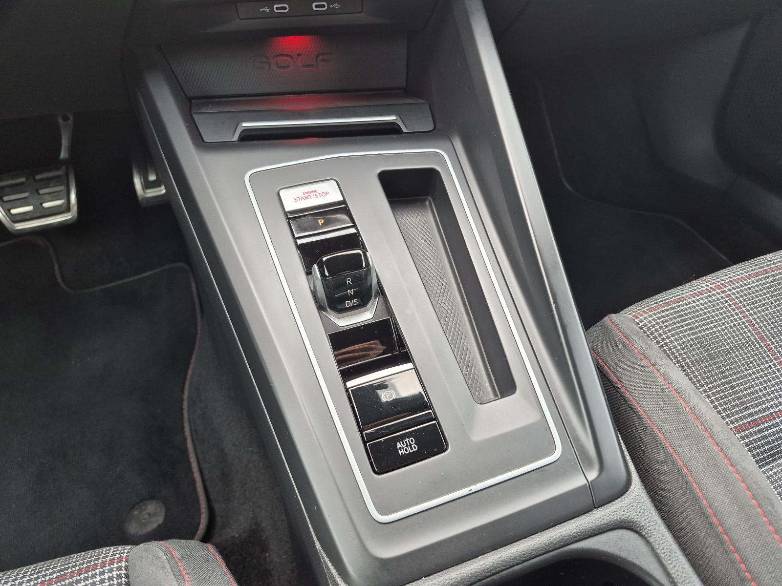 VW Golf 8 2,0 GTI 245ks,DSG,senzori360,Keyless,kamera,mrtvi kut, fotografija 20