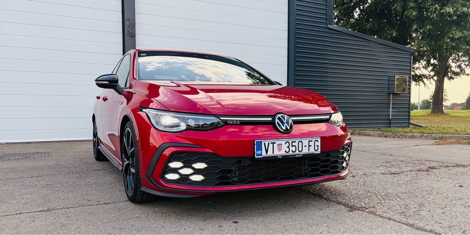 VW Golf 8 2,0 GTI automatik, fotografija 3