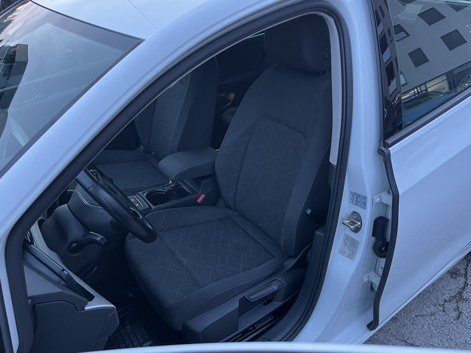 VW Golf 8 2,0 TDI 1.VL Nije uvoz - Tvorničko jamstvo, fotografija 9