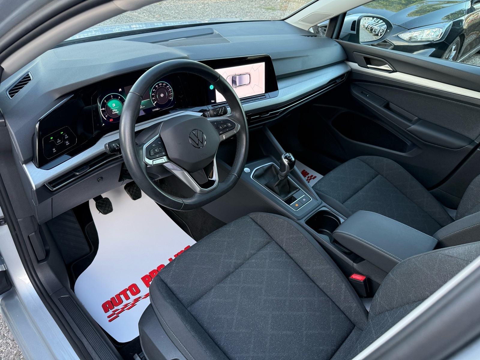 VW Golf 8 2.0 TDI - 1. Vlasnik - 117.000 km - 2023. Godina, fotografija 13