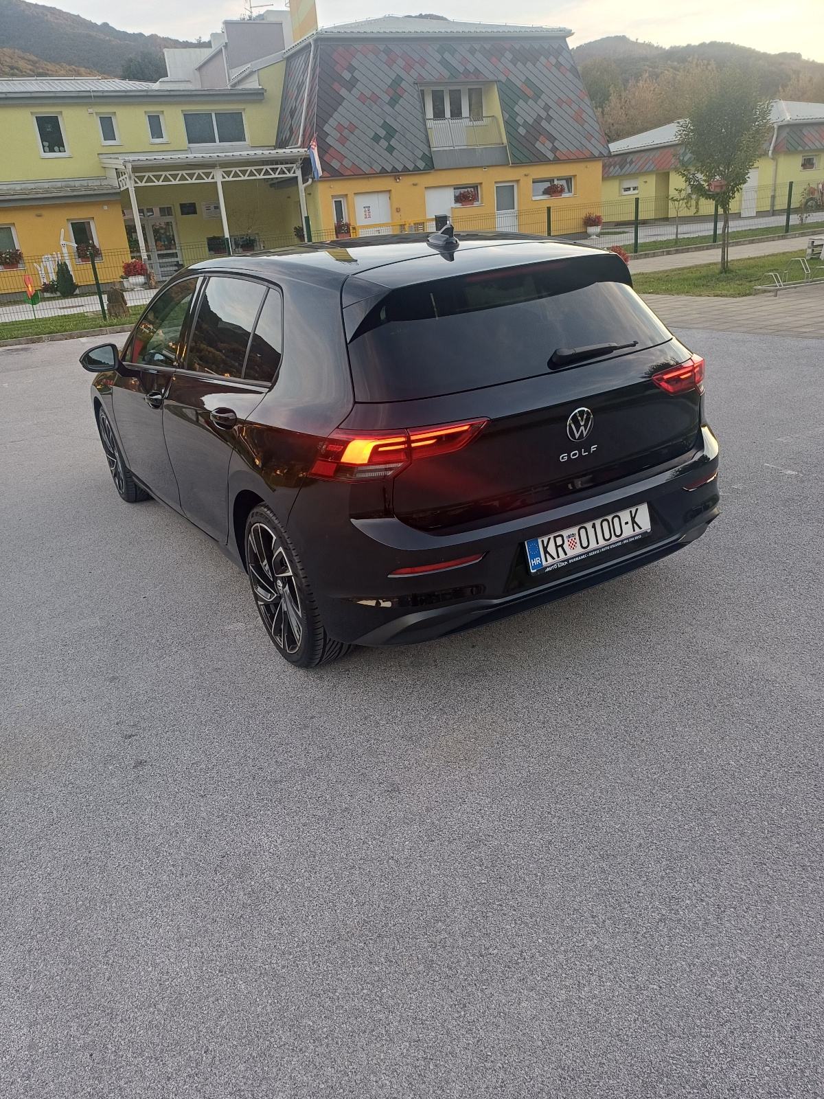 VW Golf 8 2,0 TDI****150KS****Odlično stanje...., fotografija 3
