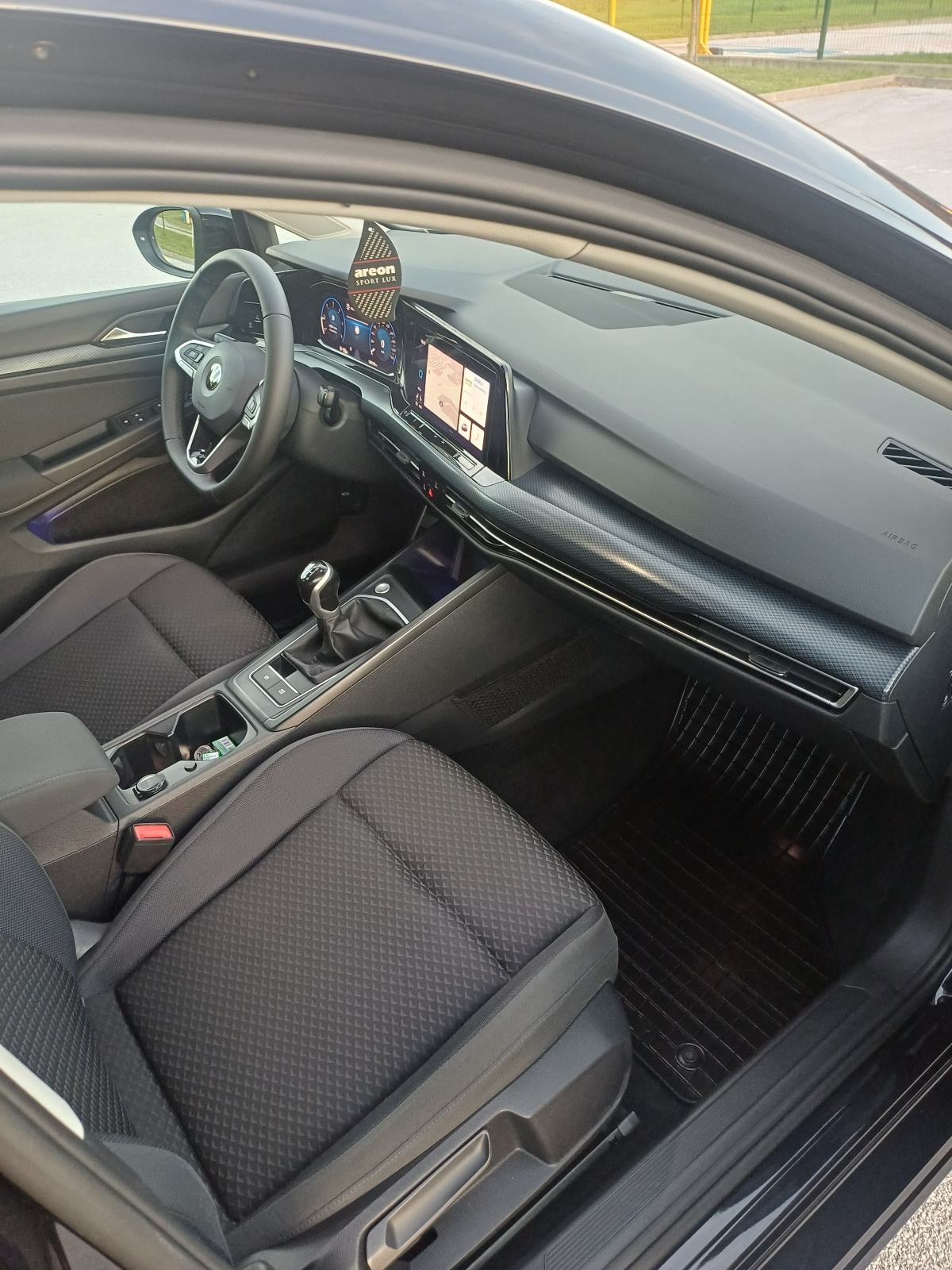 VW Golf 8 2,0 TDI****150KS****Odlično stanje...., fotografija 6