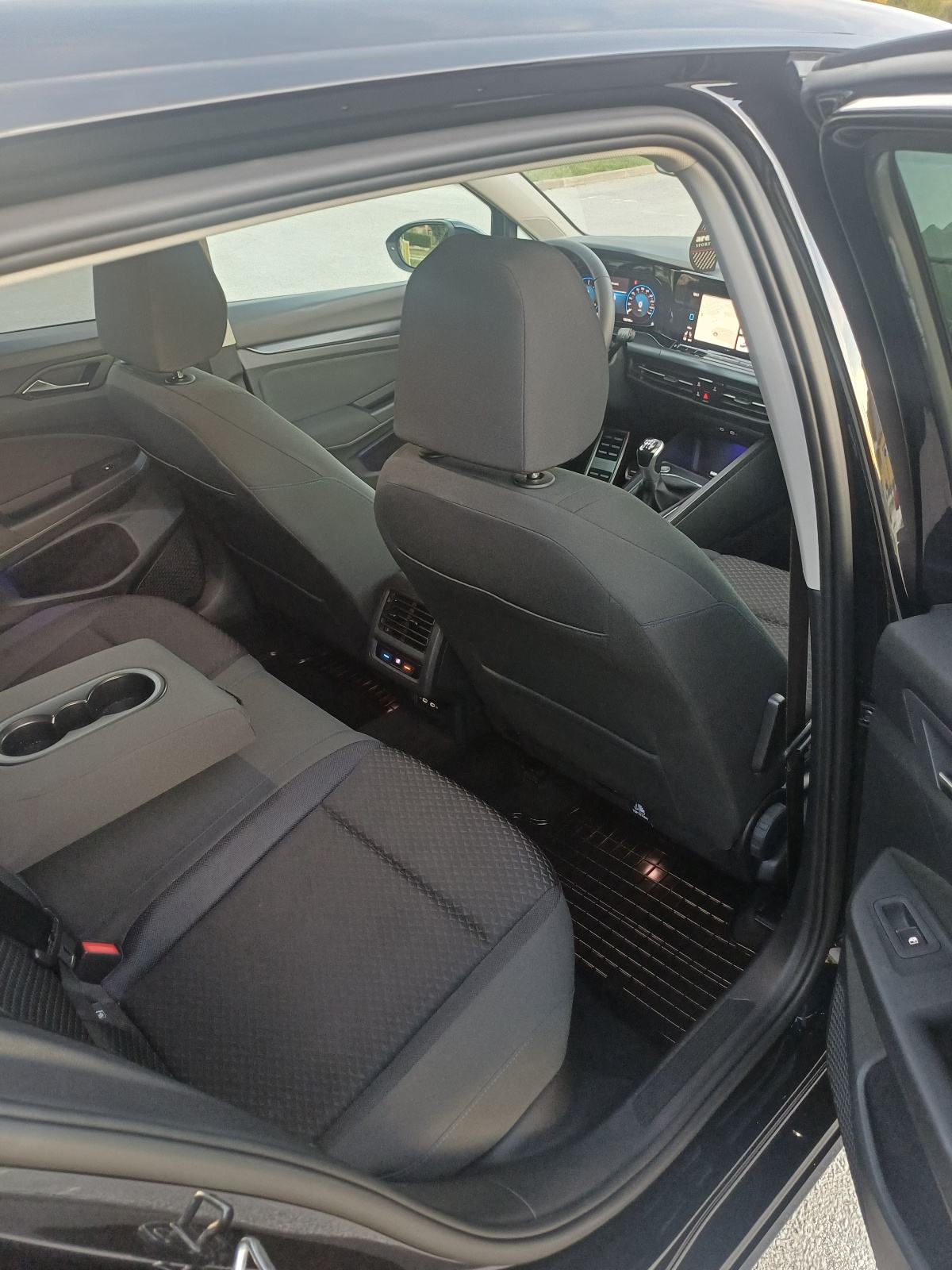 VW Golf 8 2,0 TDI****150KS****Odlično stanje...., fotografija 8