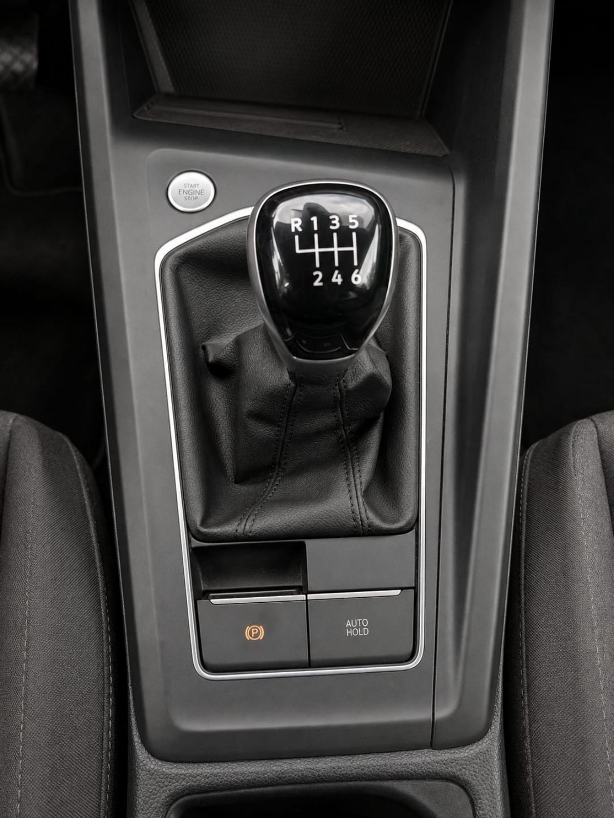 VW Golf 8 2,0 TDI 2025 god., fotografija 11