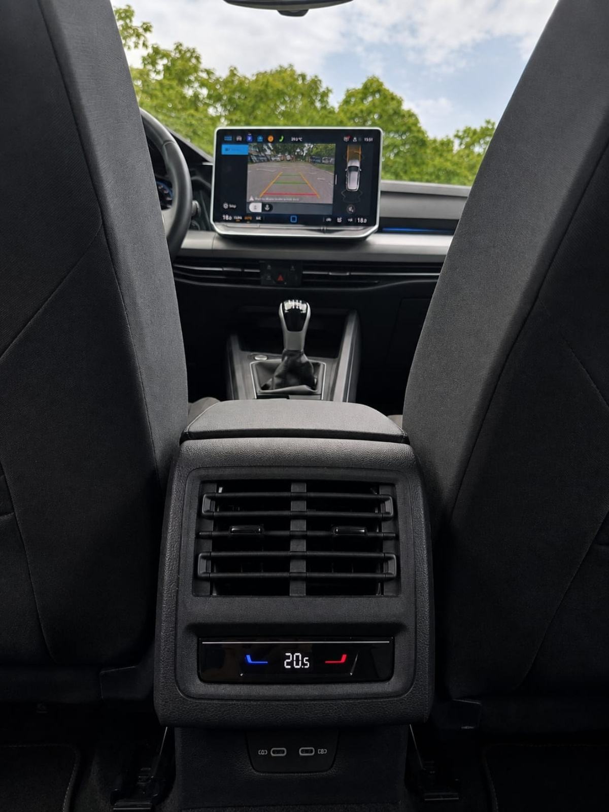 VW Golf 8 2,0 TDI 2025 god., fotografija 9