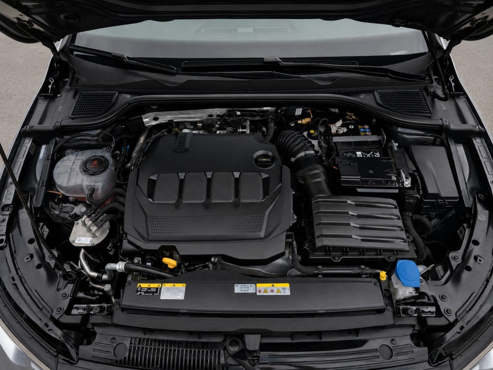 VW Golf 8 2,0 TDI 2025 god., fotografija 7