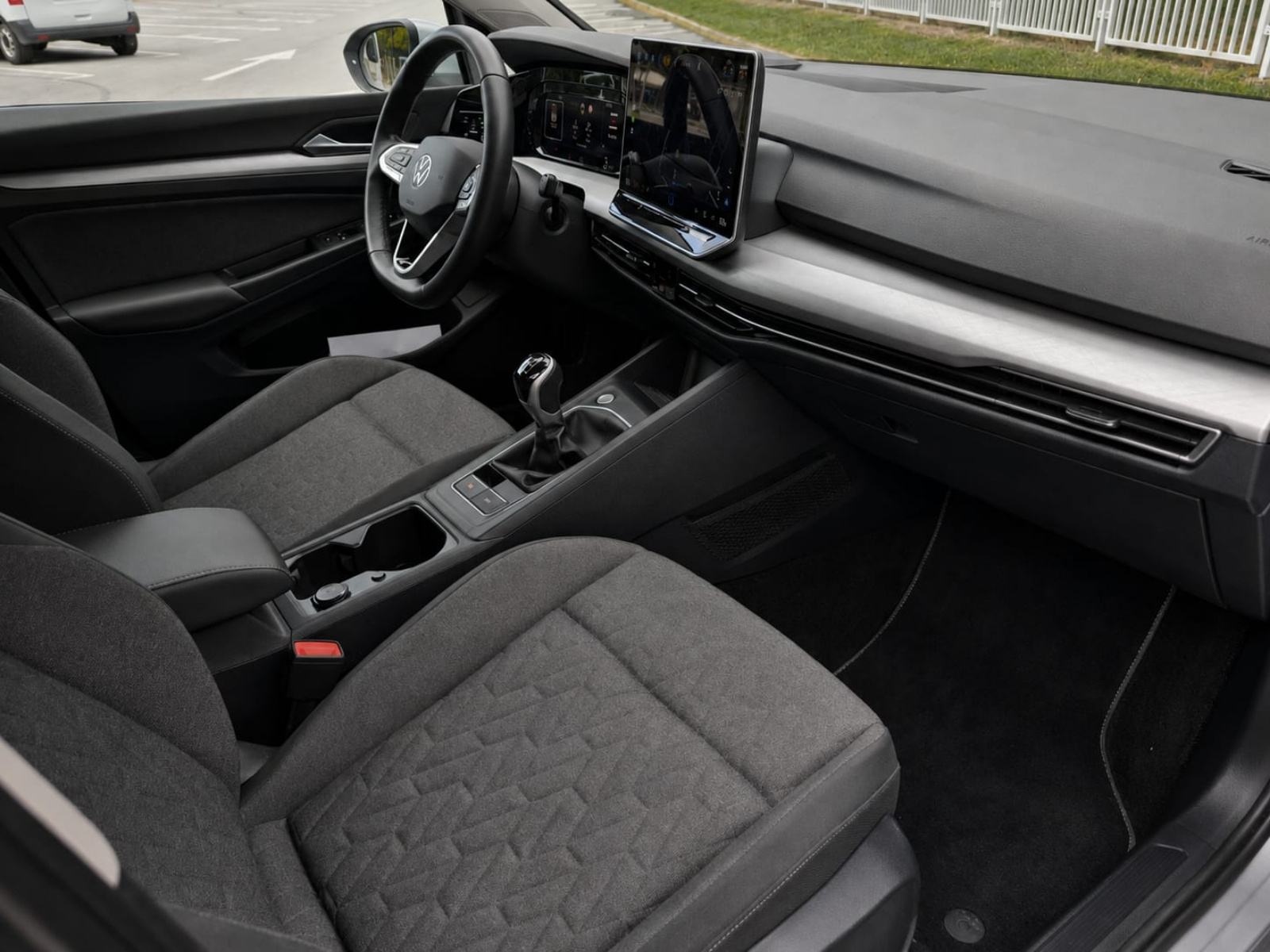 VW Golf 8 2,0 TDI 2025 god., fotografija 13