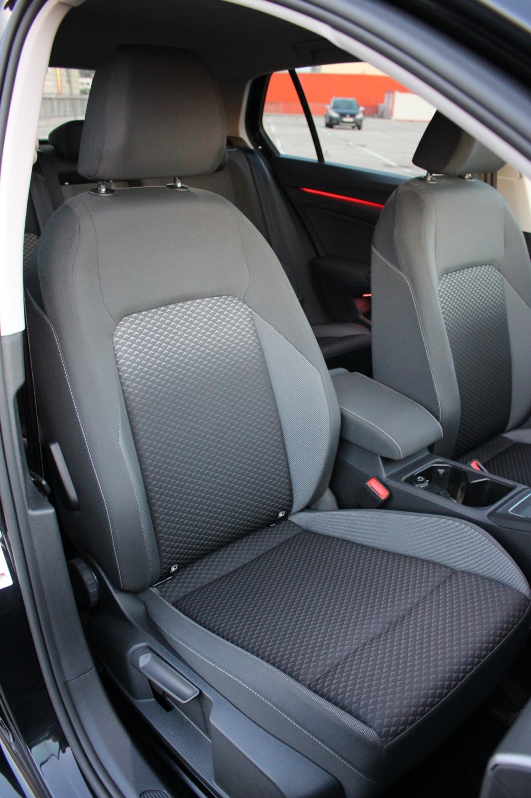 VW Golf 8 2,0 TDI Active•150ks•Kamera•Grijanje sj.•Grijanje upra.•Kuka, fotografija 18