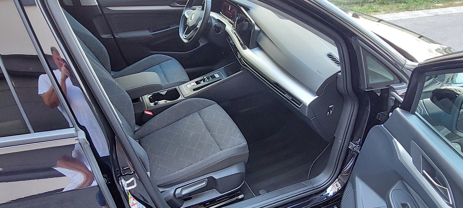 VW Golf 8 2,0 TDI automatik (Navigacija, Kamera i dosta druge opreme), fotografija 17