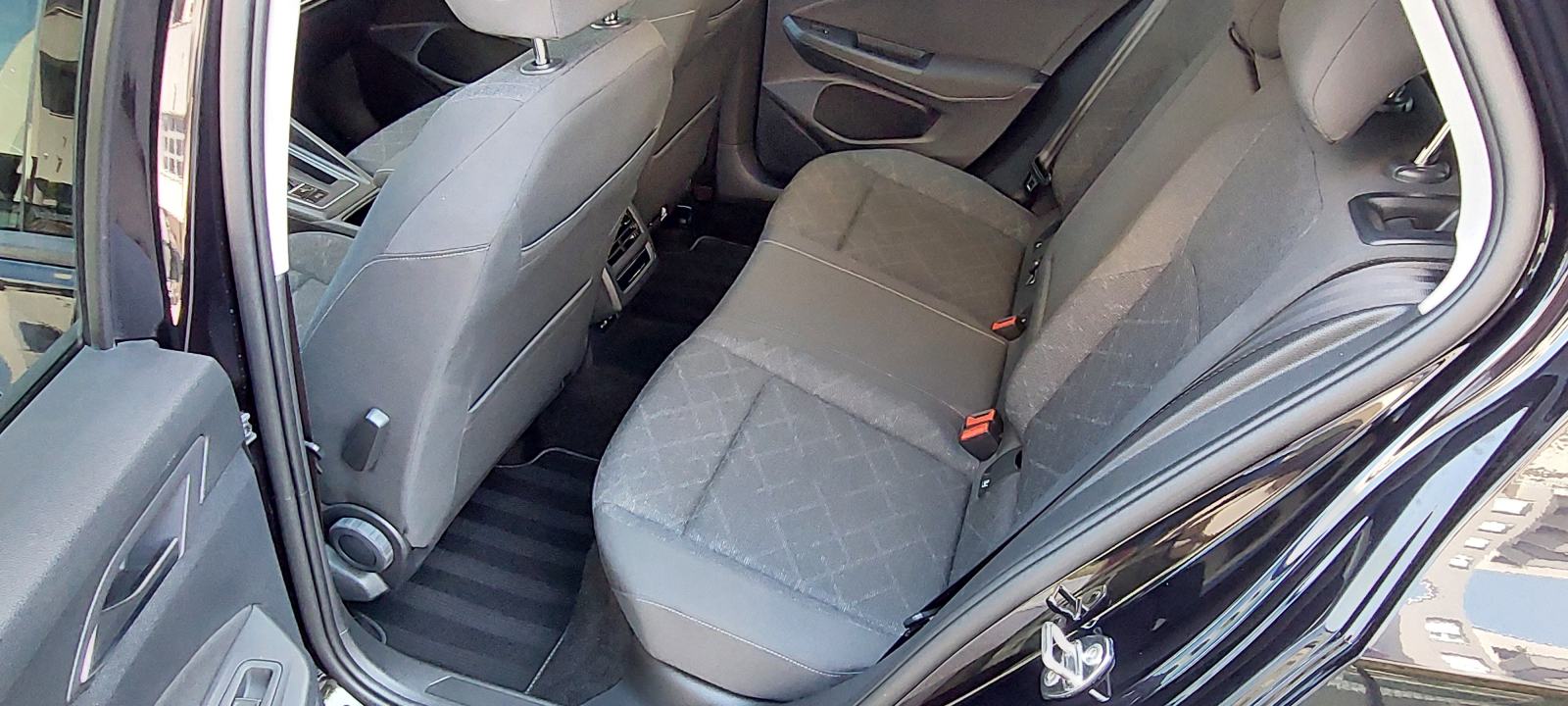 VW Golf 8 2,0 TDI automatik (Navigacija, Kamera i dosta druge opreme), fotografija 14