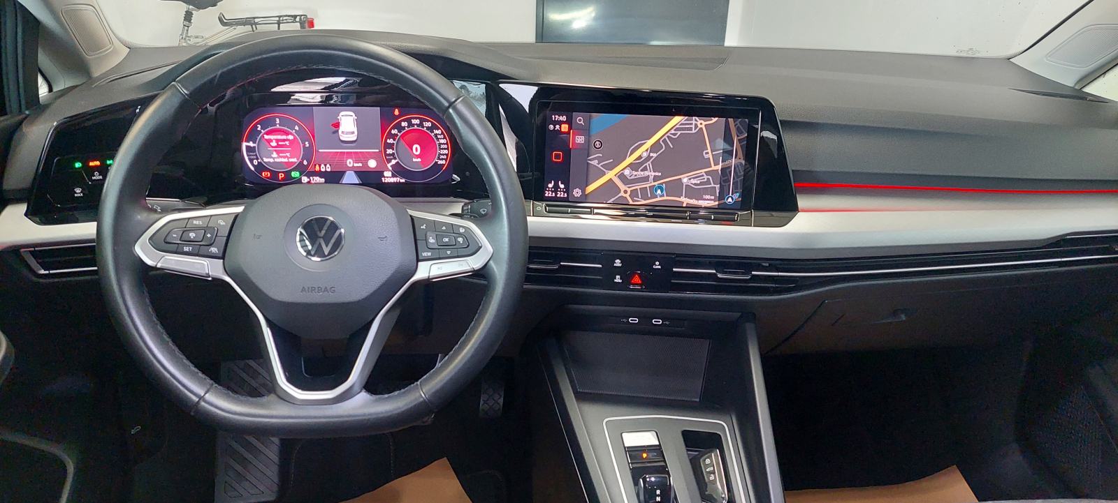 VW Golf 8 2,0 TDI automatik (Navigacija, Kamera i dosta druge opreme), fotografija 19