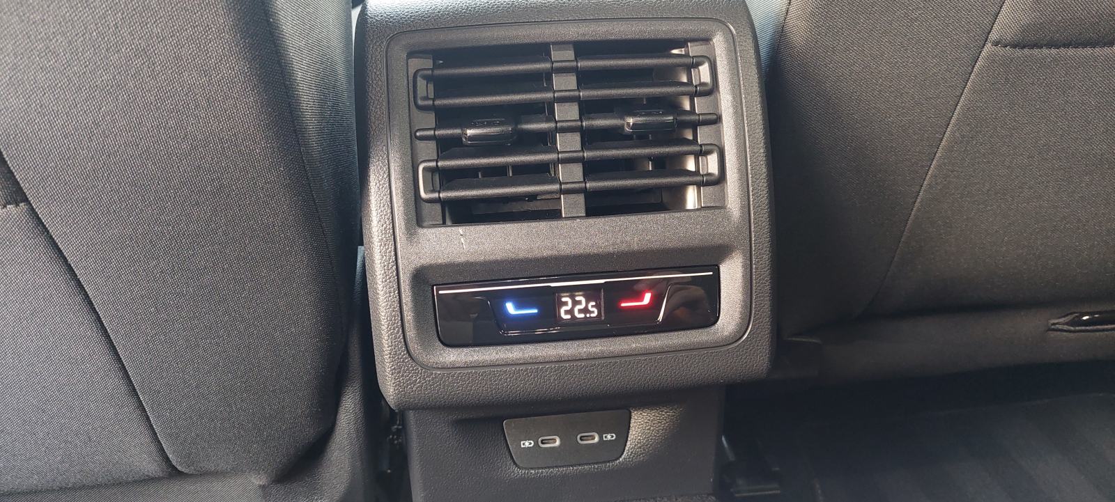 VW Golf 8 2,0 TDI automatik (Navigacija, Kamera i dosta druge opreme), fotografija 18