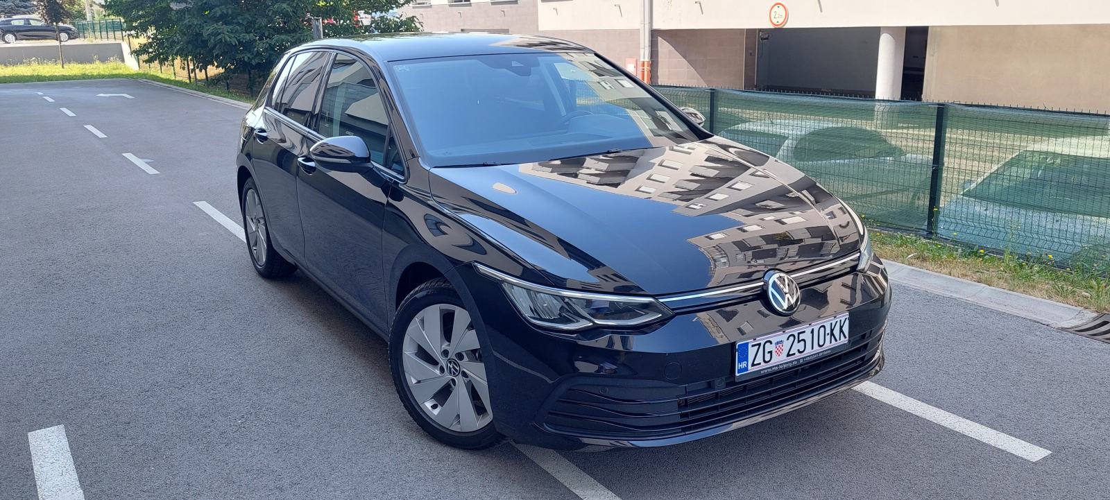 VW Golf 8 2,0 TDI automatik (Navigacija, Kamera i dosta druge opreme), fotografija 3