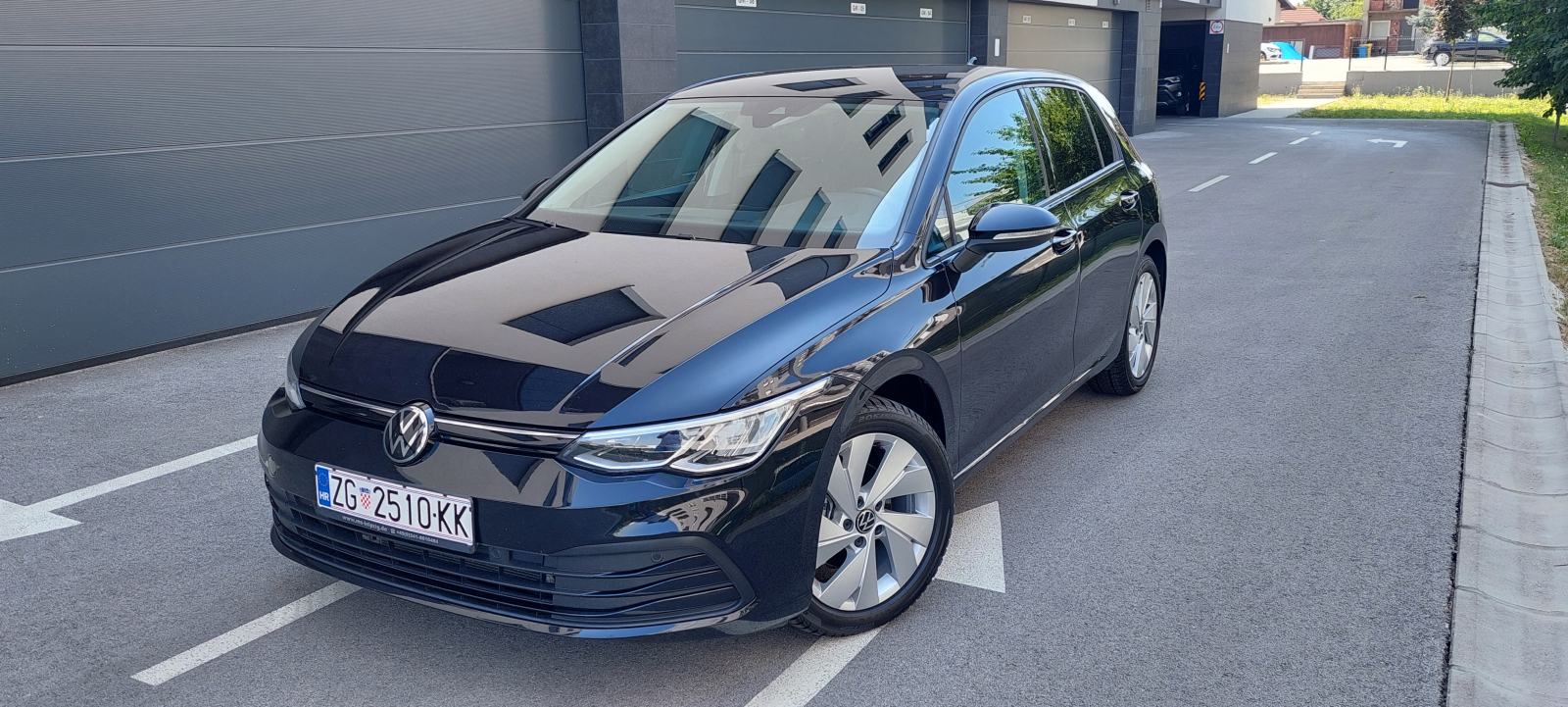 VW Golf 8 2,0 TDI automatik (Navigacija, Kamera i dosta druge opreme), fotografija 1