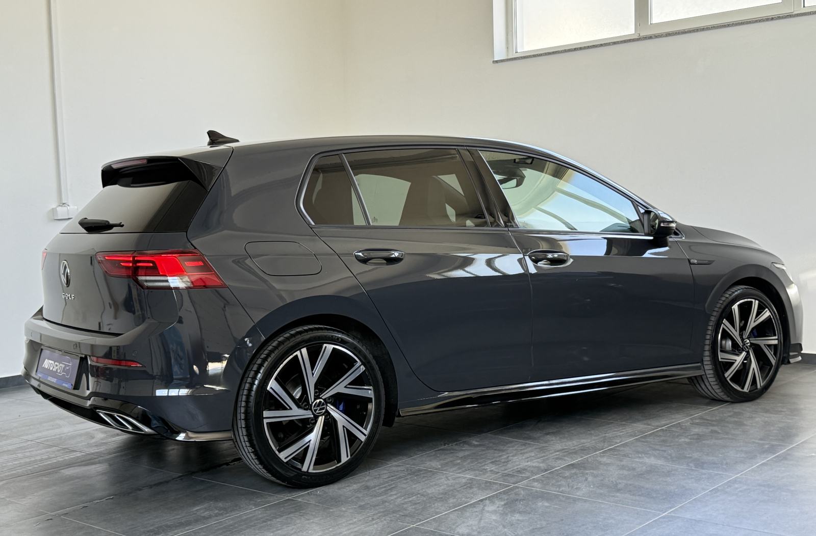 VW Golf 8 2,0 TDI DSG •R-LINE•ACC•LANE ASSIST•AMBI•LEASING BEZ UČEŠĆA, fotografija 7