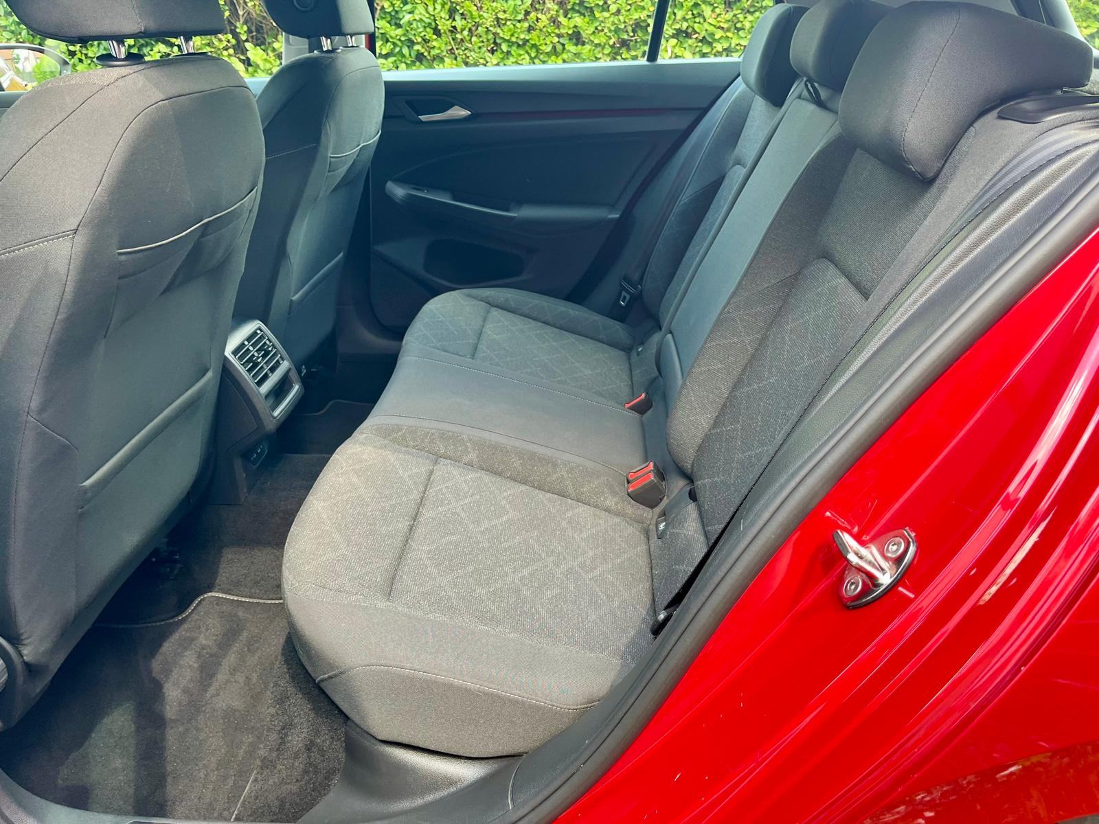 VW Golf 8 2,0 TDI DSG ACC LED NAVI CARPLAY Travel Assist Servisna, fotografija 12