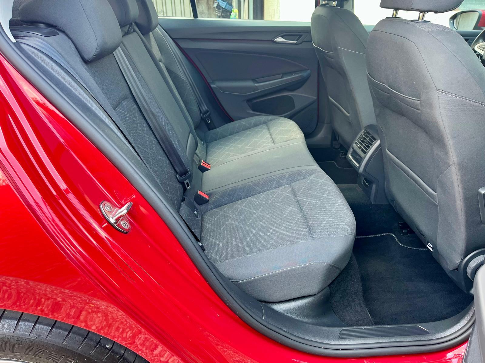 VW Golf 8 2,0 TDI DSG ACC LED NAVI CARPLAY Travel Assist Servisna, fotografija 14