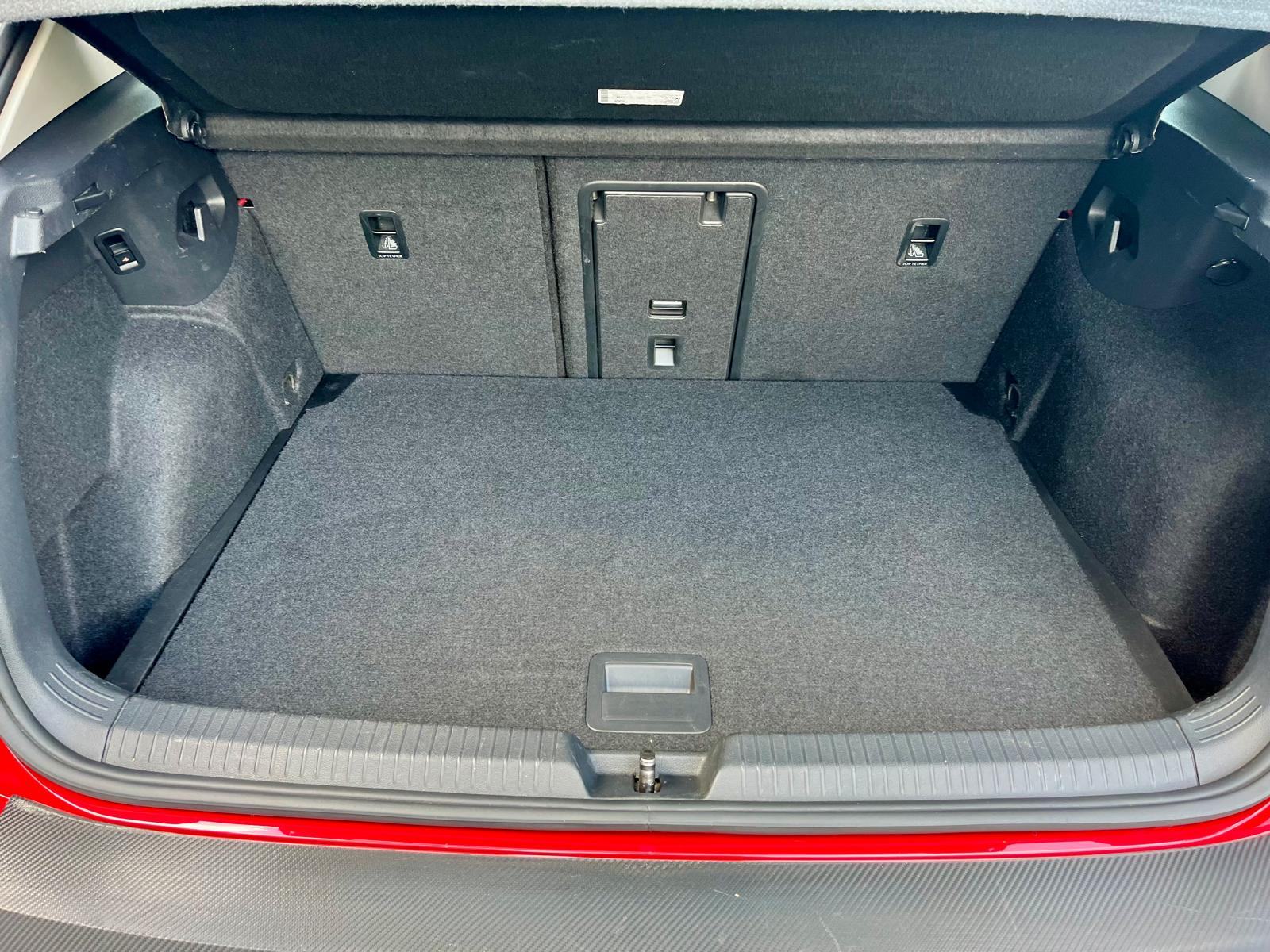 VW Golf 8 2,0 TDI DSG ACC LED NAVI CARPLAY Travel Assist Servisna, fotografija 13
