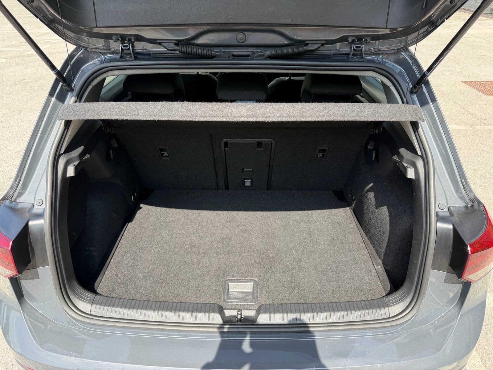 VW Golf 8 2,0 TDI DSG LIFE+, LED, KAMERA, U PDV-u, fotografija 12