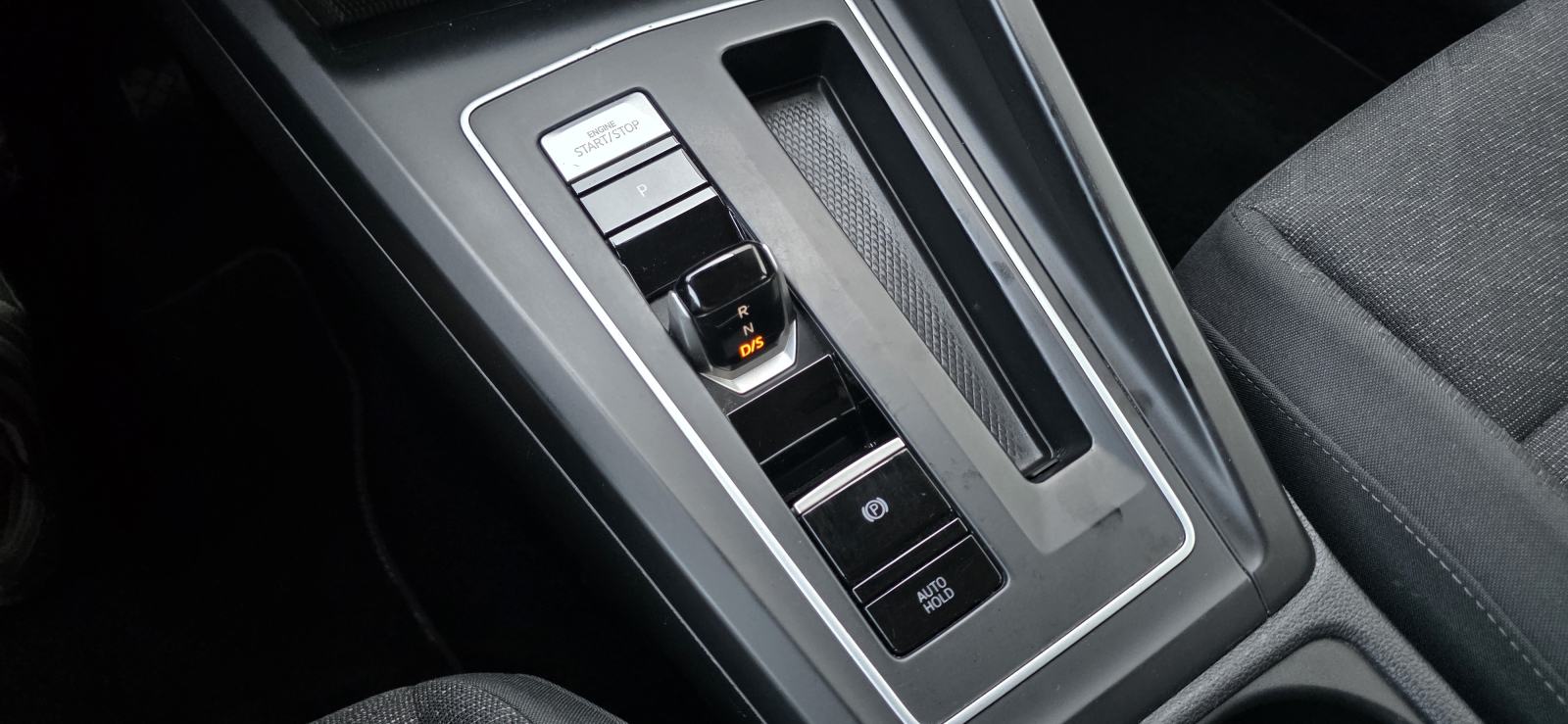 VW Golf 8 2,0 TDI F1 DSG, FULL LED, VIRTUAL, AUT. KLIMA, NAVI, PDV-u.., fotografija 16