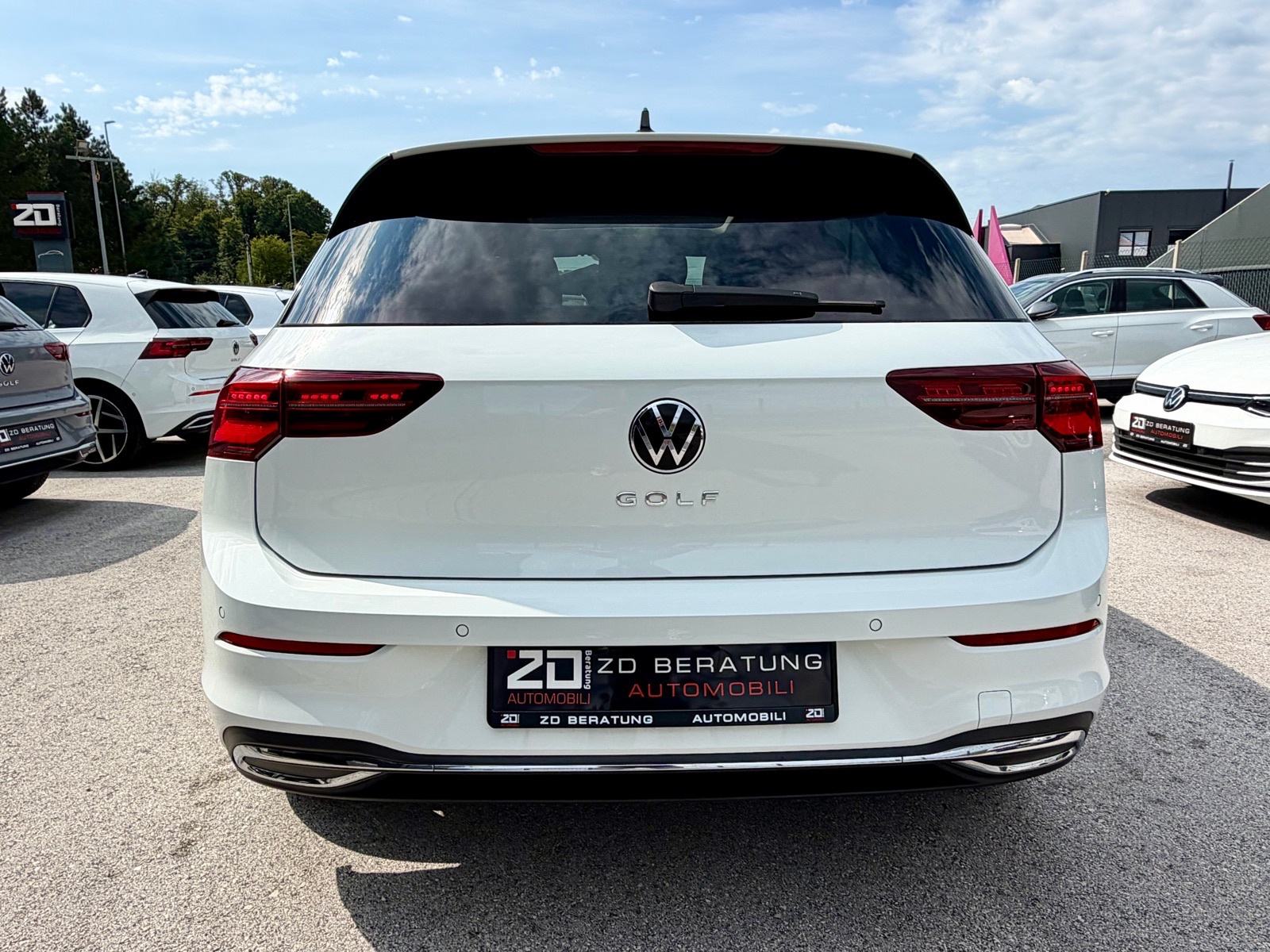 VW Golf 8 2,0 TDI DSG Style MATRIX IQ LIGHT Pano Navi Webasto Servisna, fotografija 7