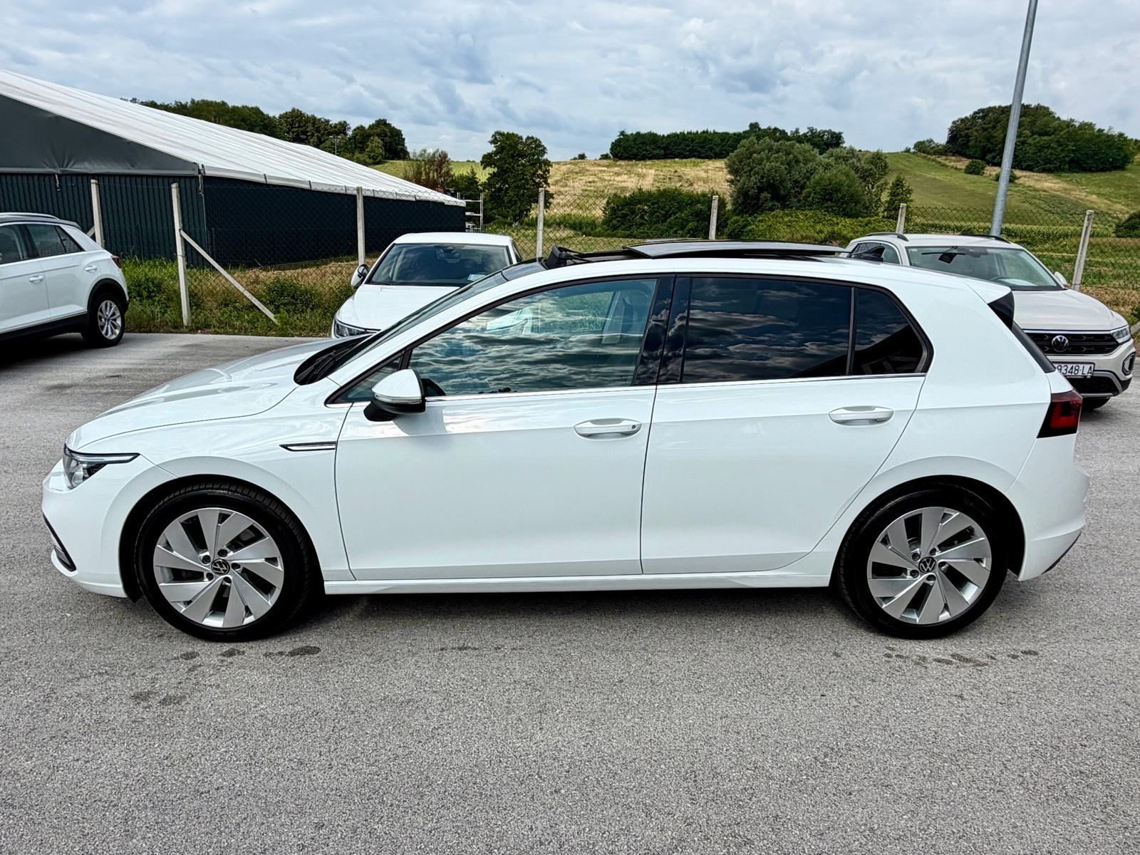 VW Golf 8 2,0 TDI DSG Style MATRIX IQ LIGHT Pano Navi Webasto Servisna, fotografija 5