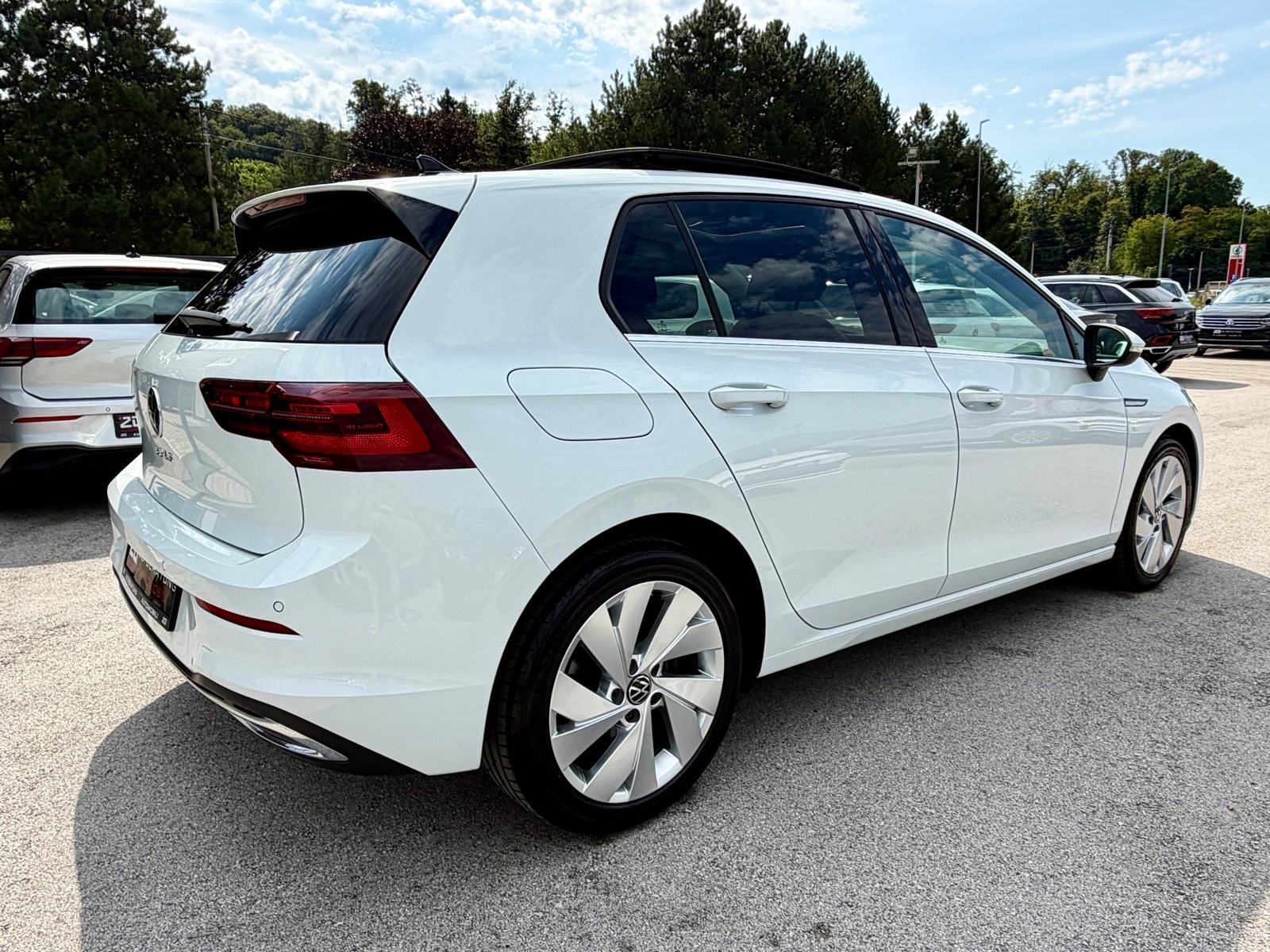 VW Golf 8 2,0 TDI DSG Style MATRIX IQ LIGHT Pano Navi Webasto Servisna, fotografija 6