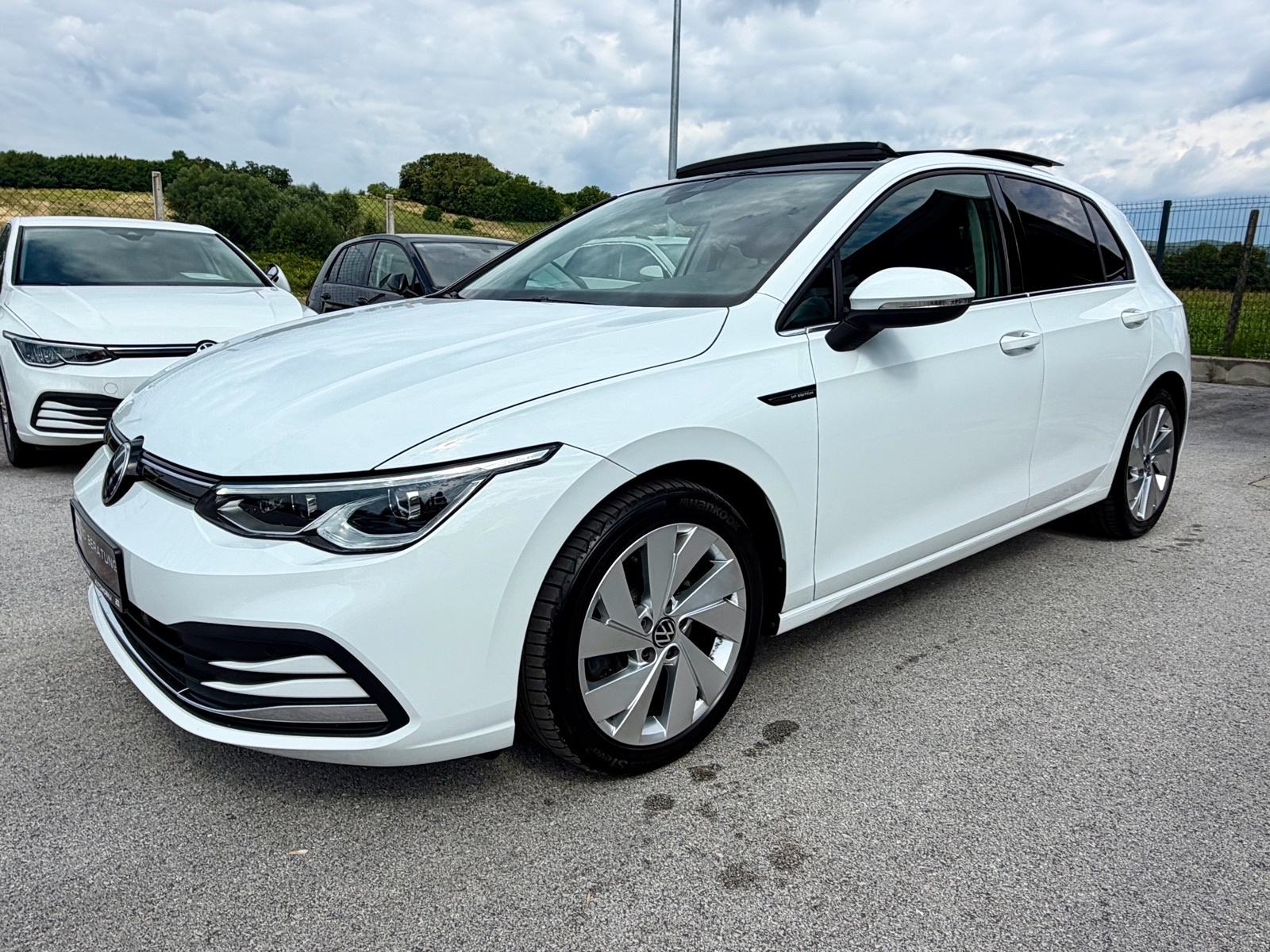 VW Golf 8 2,0 TDI DSG Style MATRIX IQ LIGHT Pano Navi Webasto Servisna, fotografija 3