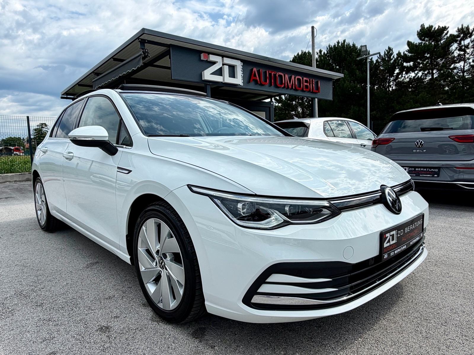 VW Golf 8 2,0 TDI DSG Style MATRIX IQ LIGHT Pano Navi Webasto Servisna, fotografija 1