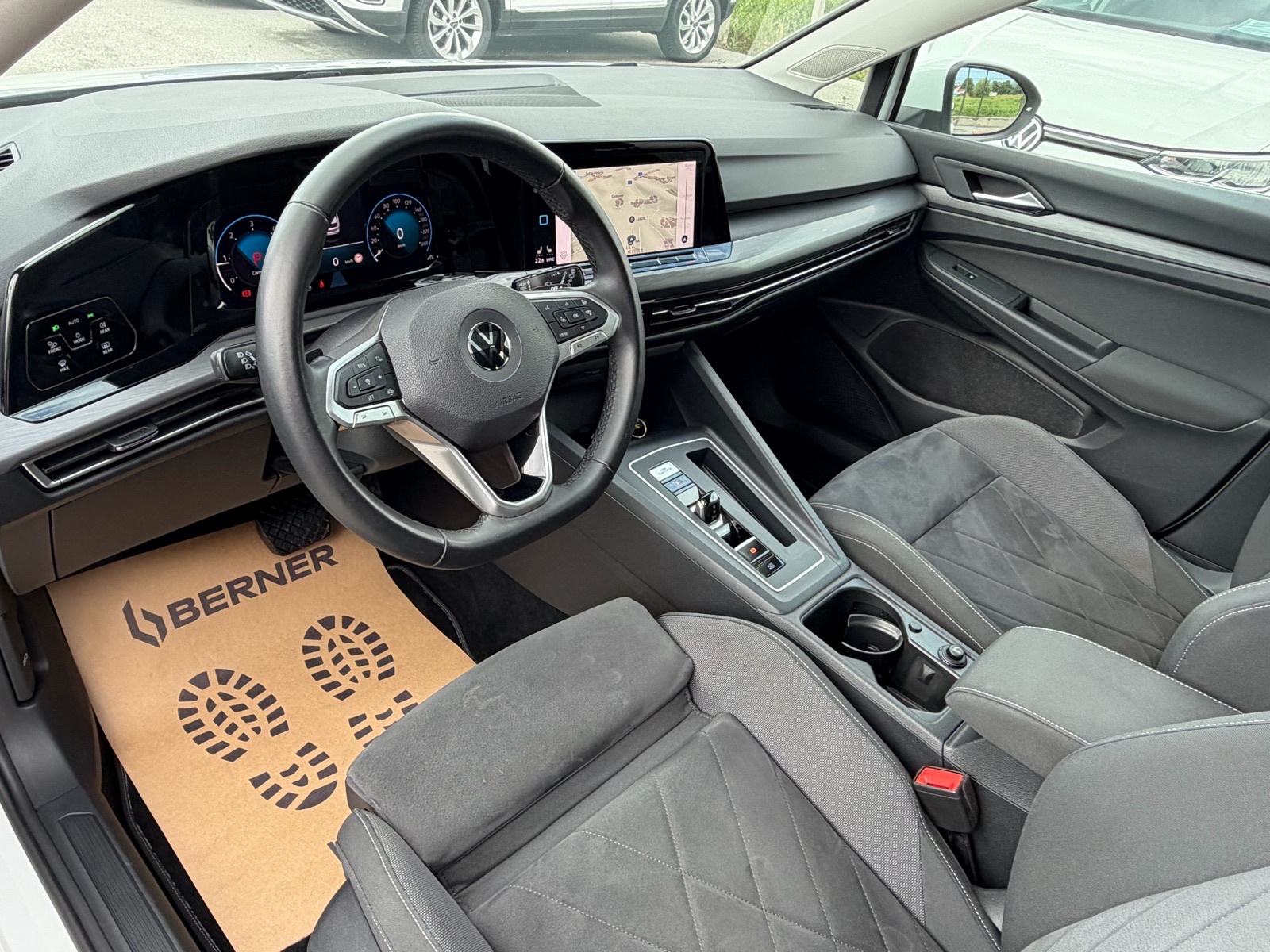 VW Golf 8 2,0 TDI DSG Style MATRIX IQ LIGHT Pano Navi Webasto Servisna, fotografija 12