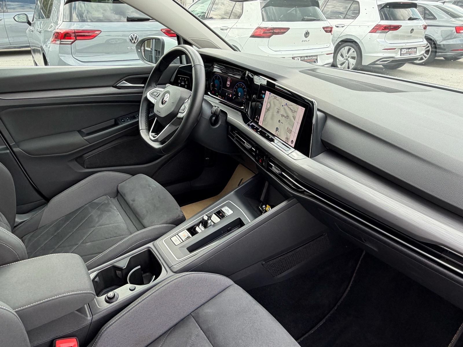 VW Golf 8 2,0 TDI DSG Style MATRIX IQ LIGHT Pano Navi Webasto Servisna, fotografija 19