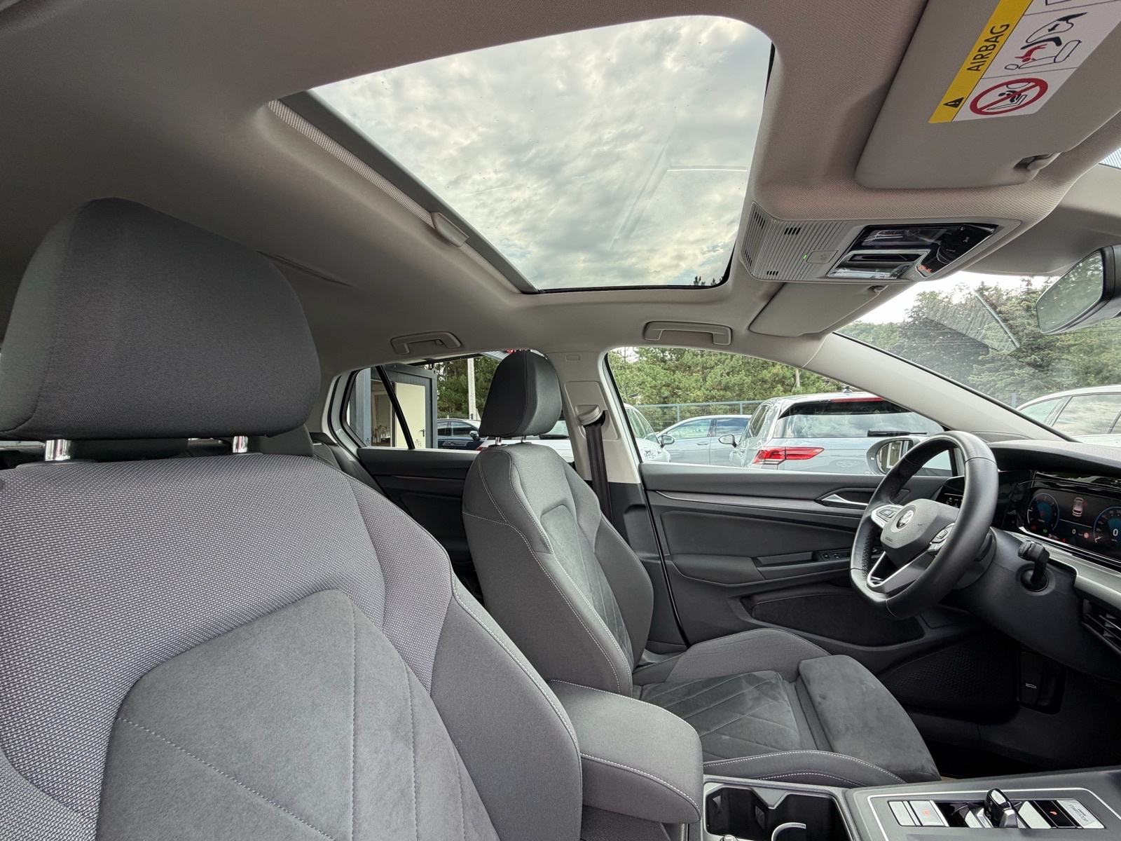 VW Golf 8 2,0 TDI DSG Style MATRIX IQ LIGHT Pano Navi Webasto Servisna, fotografija 14