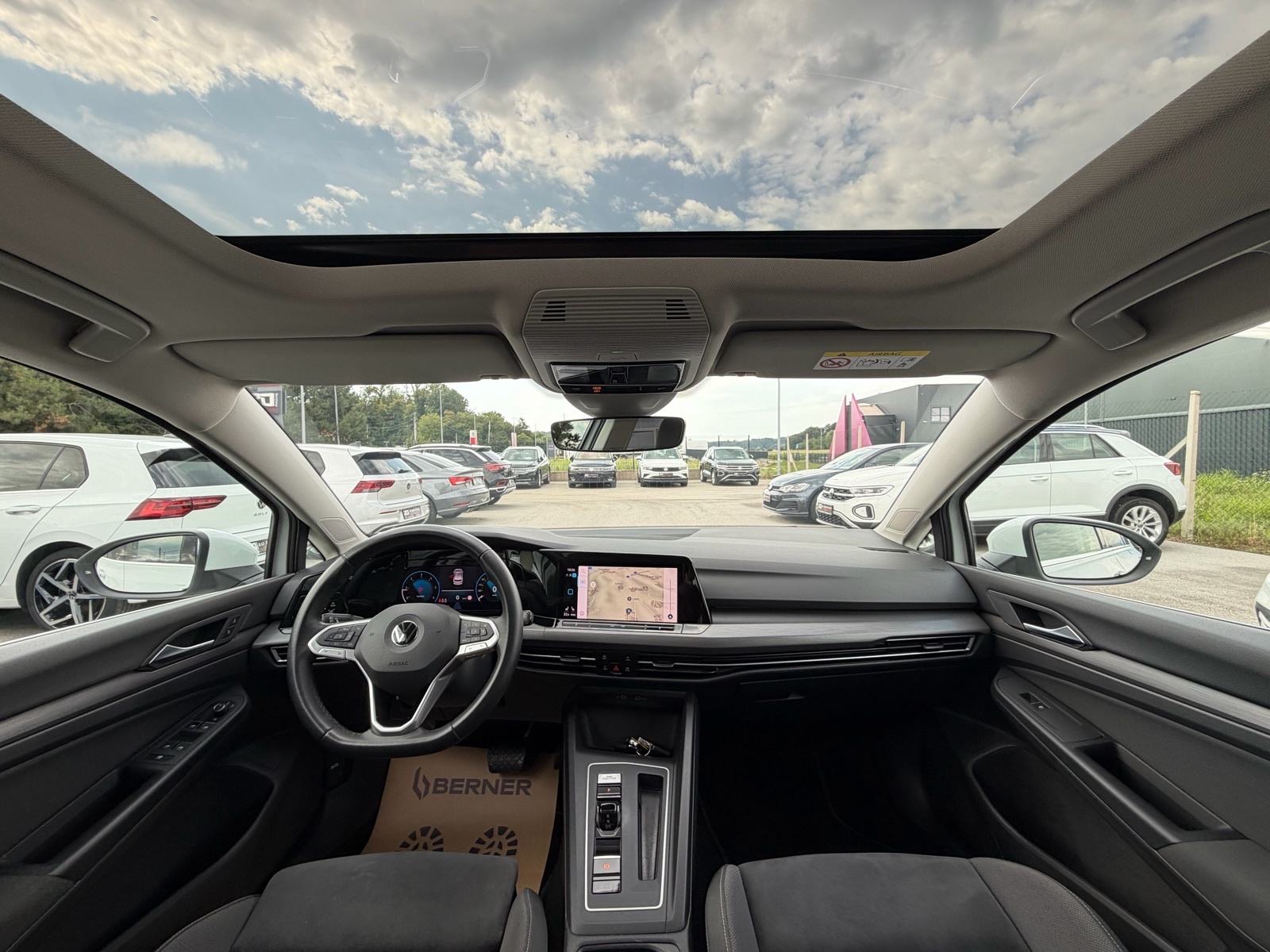 VW Golf 8 2,0 TDI DSG Style MATRIX IQ LIGHT Pano Navi Webasto Servisna, fotografija 18